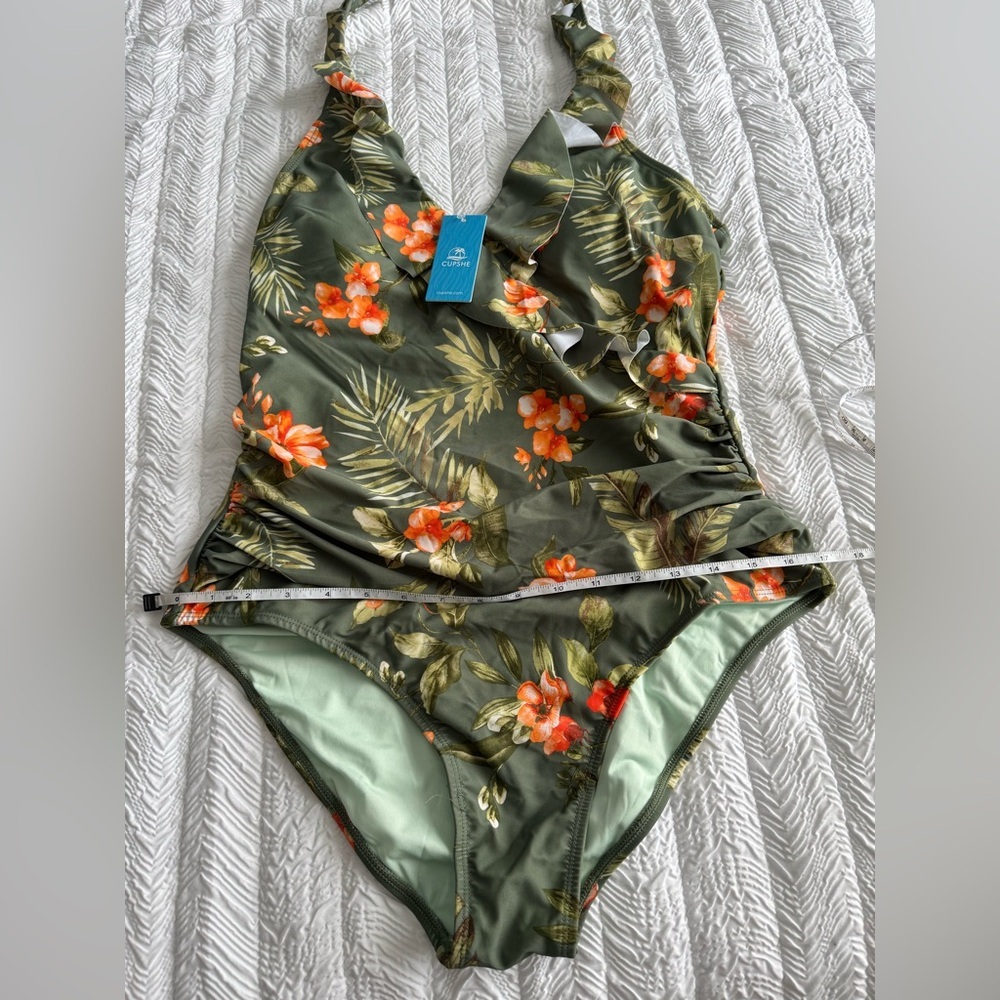 Women's CUPSHE Tropical Flutter Halter Tummy Control One-Piece Swimsuit (new) - Picture 8 of 8